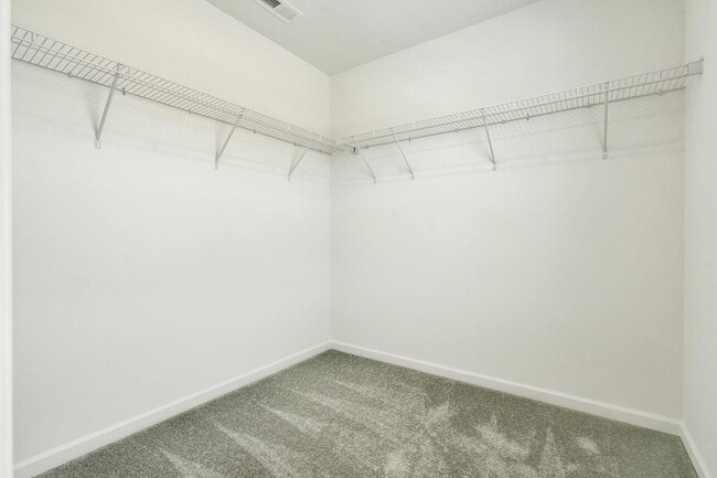 Building Photo - 5010 Highwood Dr