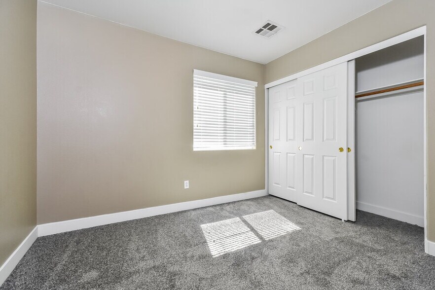 Building Photo - 3830 Canary Creek Ave