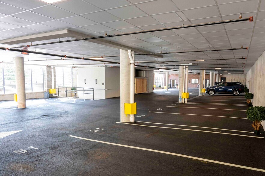 Building Photo - 100 E Putnam Ave