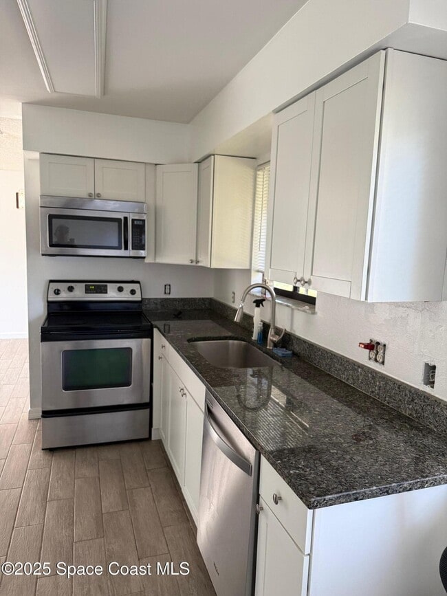 Building Photo - 4345 Westlake Dr