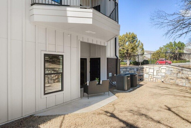 Building Photo - 2450 Wickersham Ln