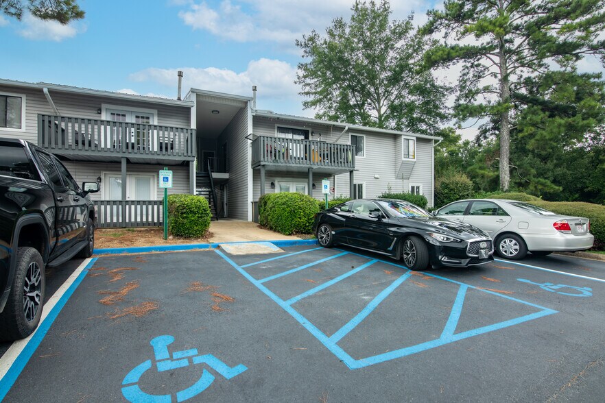 Building Photo - 500 Woodland Dr