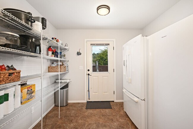 Building Photo - Amazing Home in Orting!!