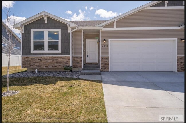 Primary Photo - 4 bed 3 bath twin home in Idaho Falls 2 se...