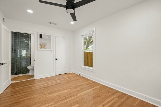 Building Photo - 1207 Romeria Dr