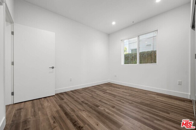 Building Photo - 1215 S Bedford St