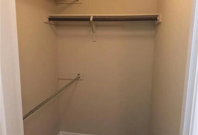 Building Photo - 1004 Drover's Cove