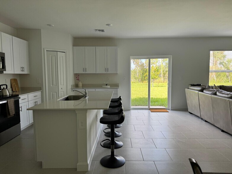 Building Photo - 7111 Weeping Pine Dr