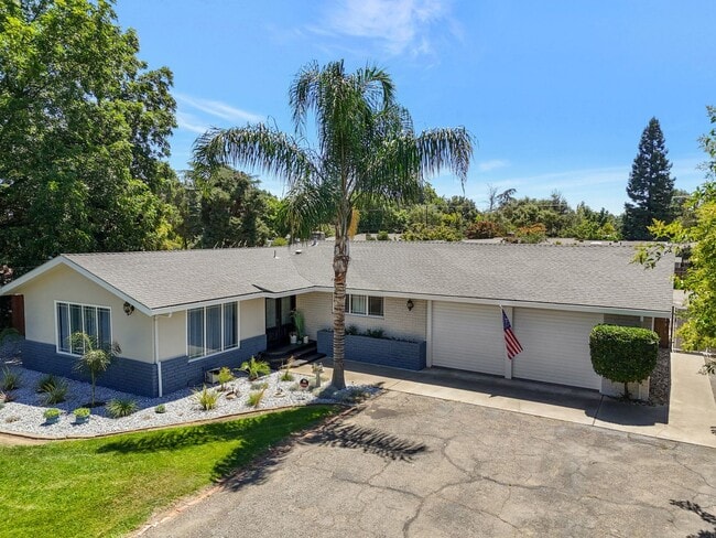 Primary Photo - Modern Country Retreat on Half Acre in Gridley 3+ Bedrooms