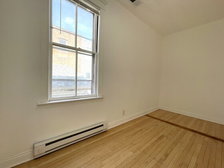 bedroom - 1321-2 East Ave