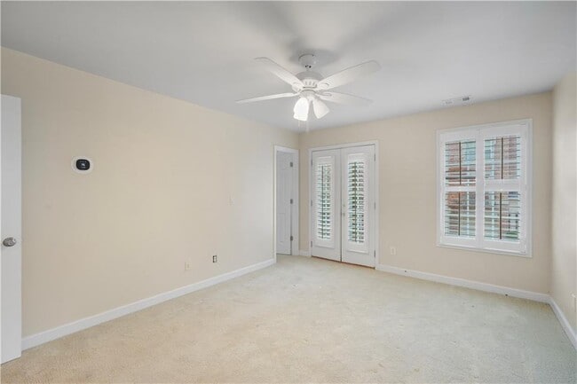 Building Photo - 3405 Regent Pl SW