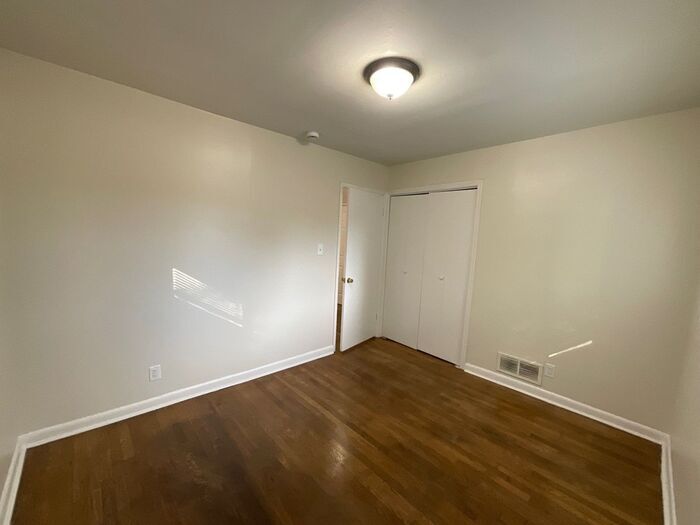 Building Photo - 3011 Horse Shoe Dr