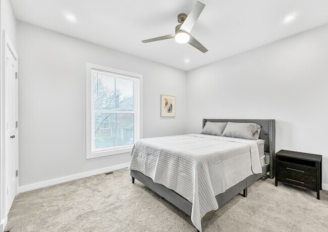 Building Photo - Newly Renovated 2 Bed, 2.5 Bath Furnished Home in Columbus