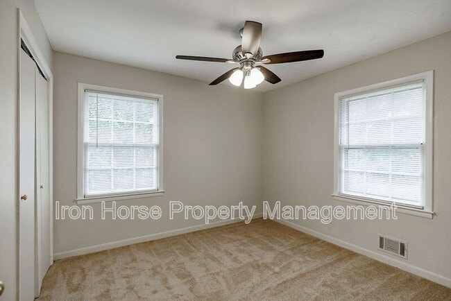 Building Photo - 160 Jockey Club Dr