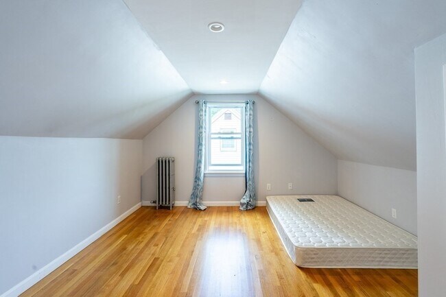 Building Photo - 26 Martell Rd