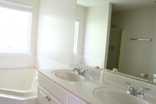 Building Photo - 64 Melanie Hollow Ln