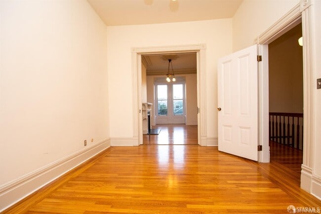 Building Photo - 923 Treat Ave