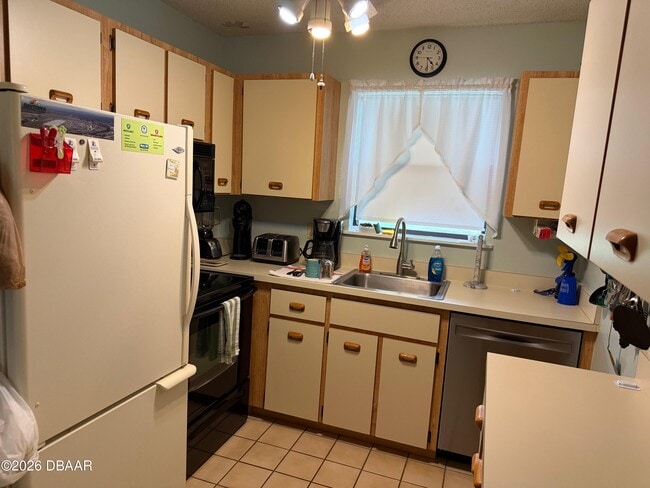 Building Photo - 604 Robin Rd