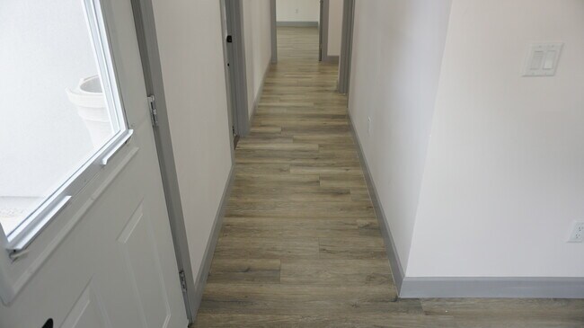 Building Photo - 10065 Arleta Ave