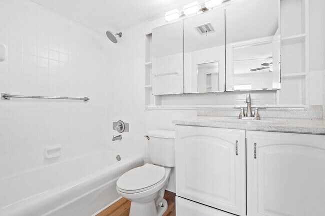 Building Photo - 1201 SE 2nd Ct