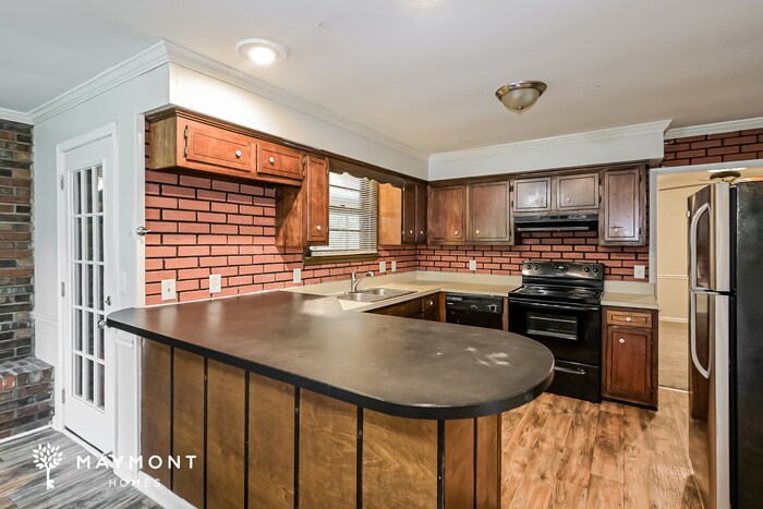 Building Photo - 629 Brook Dr