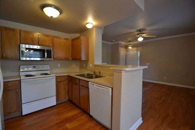 Building Photo - 6924 Ash Creek Heights