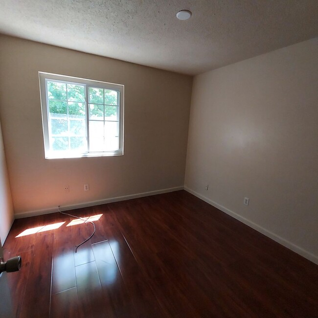 Building Photo - Nice 3 bedroom condo near CSUS.  Available...