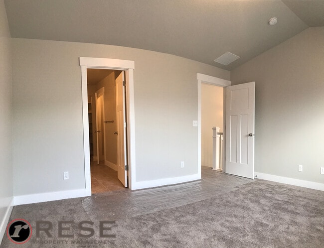 Building Photo - Beautiful Edge Townhome in Bluffdale