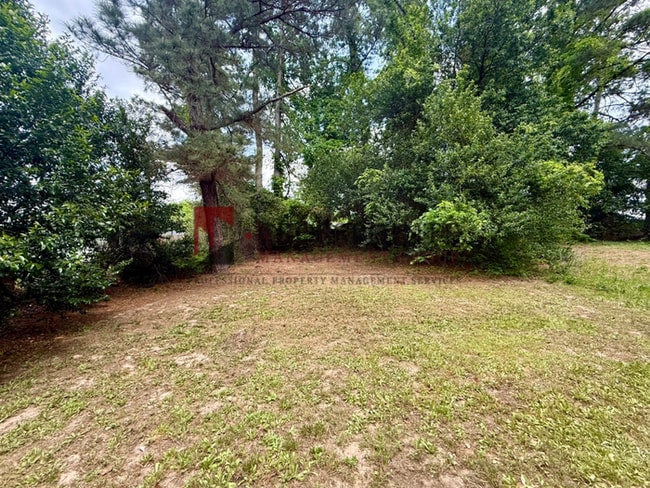 Building Photo - Almost Ready! 2 Bedroom, 1 Bathroom Duplex!