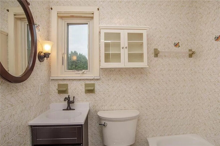 Bathroom - 27 Commonwealth Ave