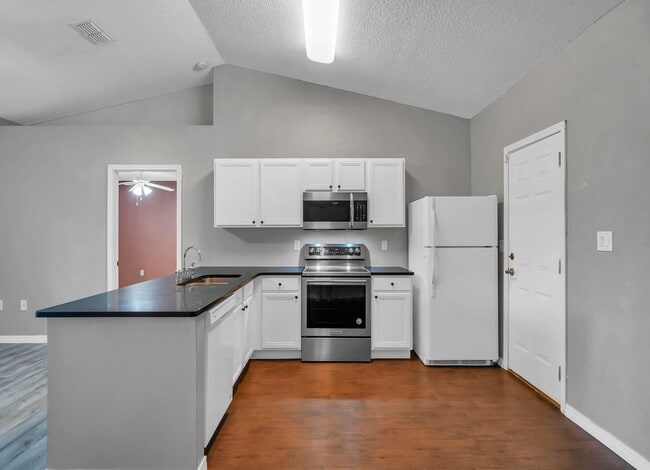 Building Photo - 109 Cabana Way