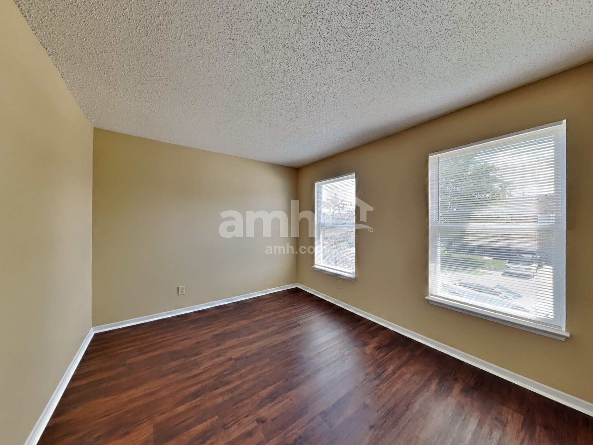 Building Photo - 10338 Kensington Way