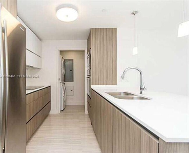 Building Photo - 600 NE 27th St