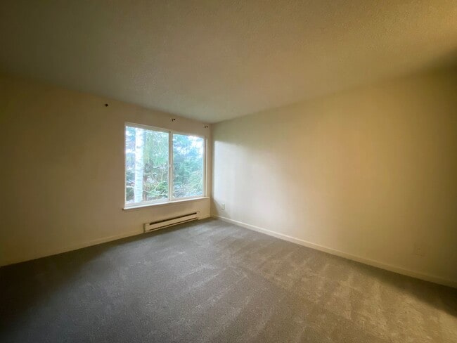 Building Photo - Practical 3 bedroom Des Moines Condo