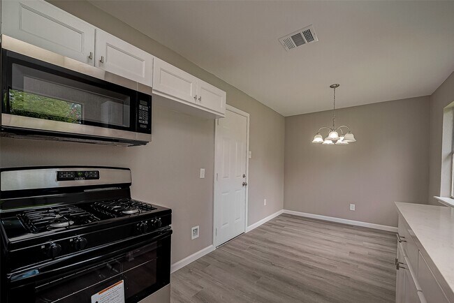 Building Photo - 8619 Valley Meadow Dr