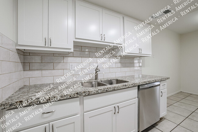 Building Photo - 5206 N 42nd Dr