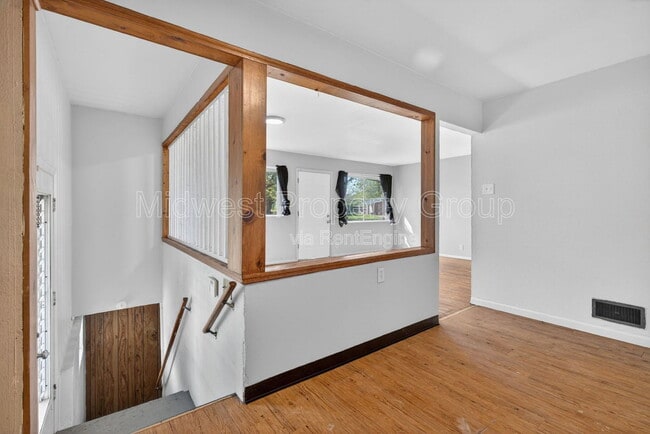 Building Photo - 743 Shepley Dr