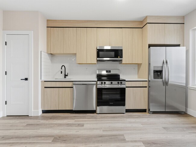 Building Photo - 304 61st St