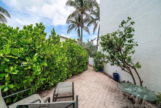 Building Photo - 2115 S Ocean Blvd