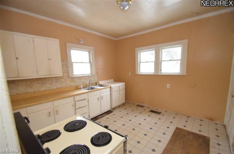 kitchen - 1335 W 3rd St
