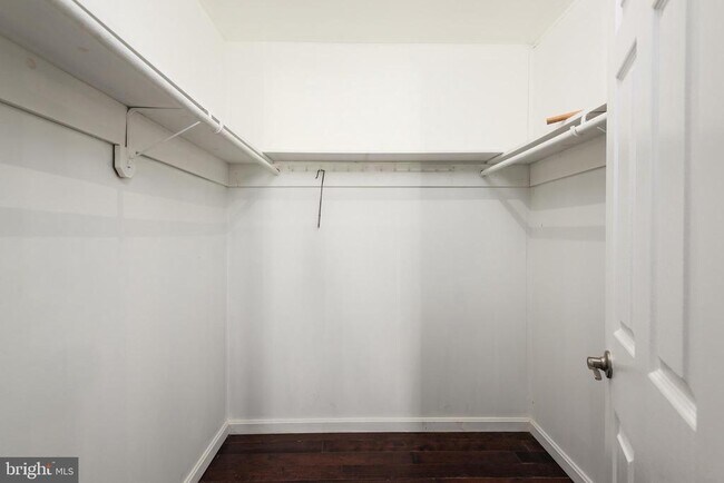 Building Photo - 8460 Colony Cir