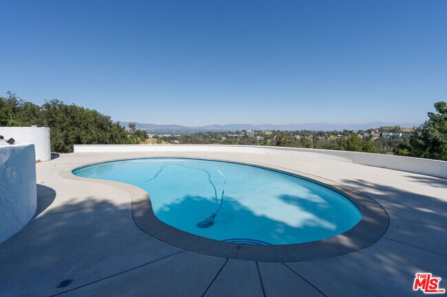 Building Photo - 5026 Medina Rd