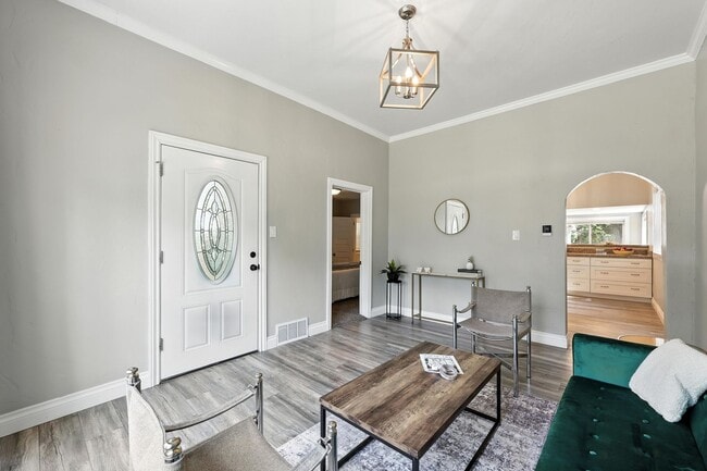 Building Photo - Beautifully Renovated Home with Modern Com...