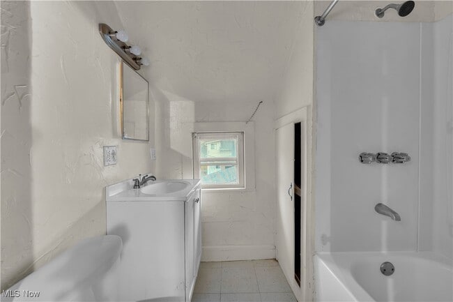 Building Photo - 7107 Hague Ave