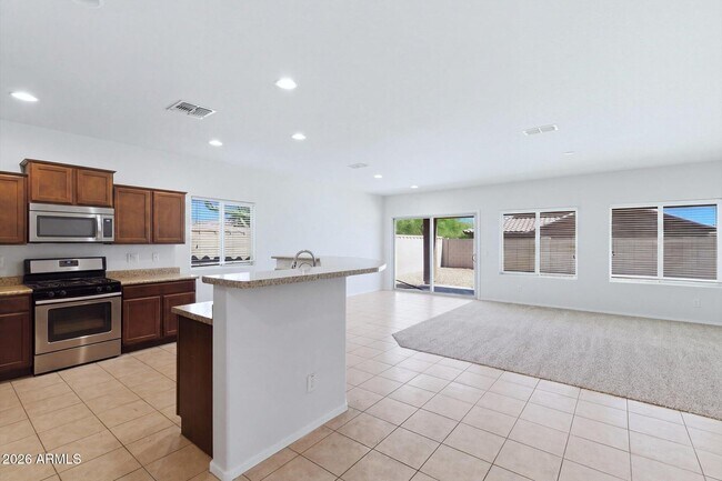 Building Photo - 10733 W Lariat Ln