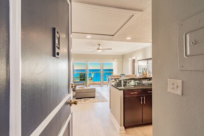 Building Photo - 880 Mandalay Ave