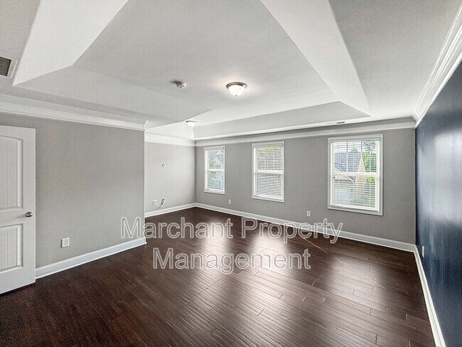 Building Photo - 319 Barrett Chase Dr