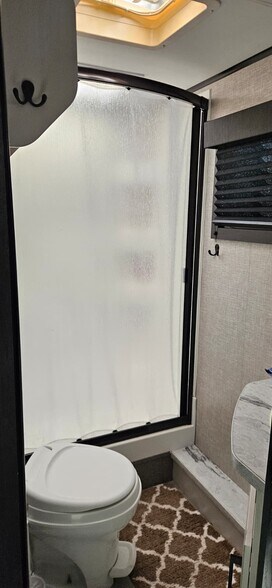 Building Photo - 206 New Iris Ln