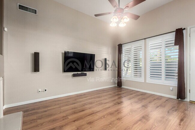 Building Photo - 2738 E Silverwood Dr