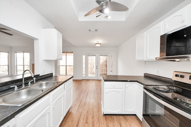 Building Photo - 17003 Amidon Dr